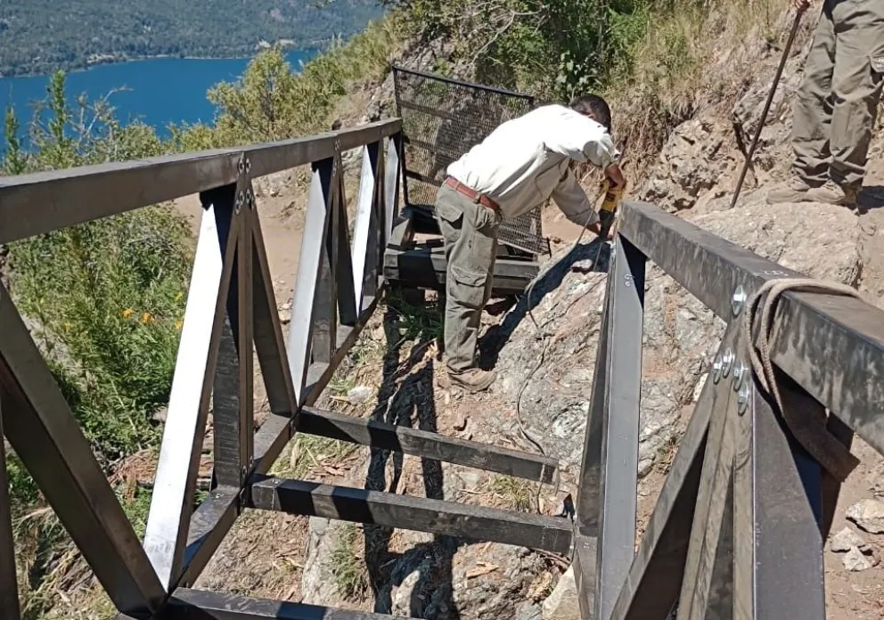 Continúan las mejoras en diversas sendas con alta circulación de visitantes