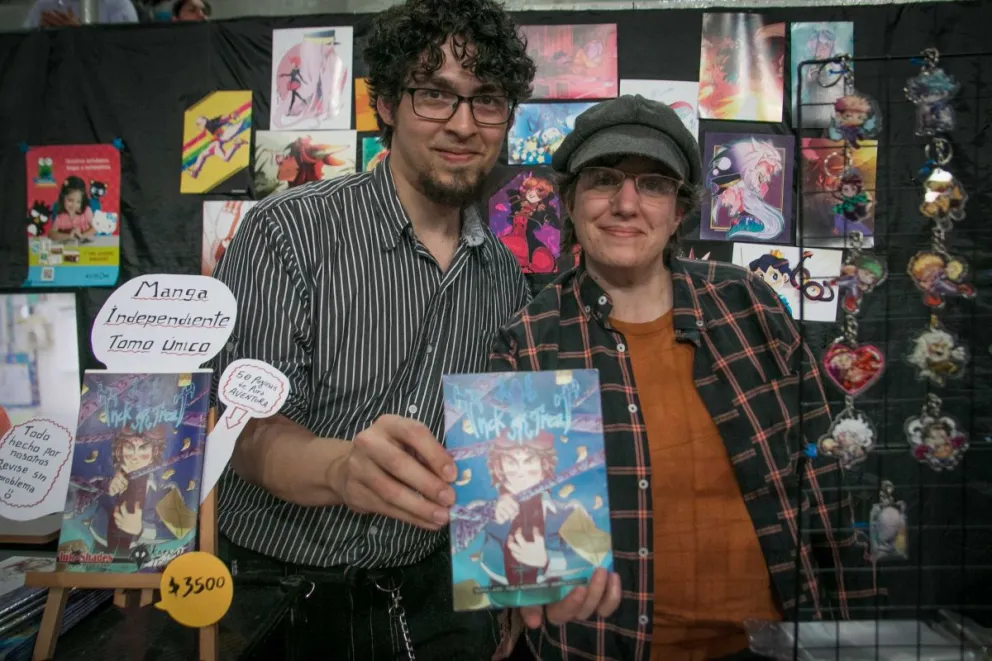 Una pareja de Dina Huapi realiza creaciones que se ven en varias partes del mundo