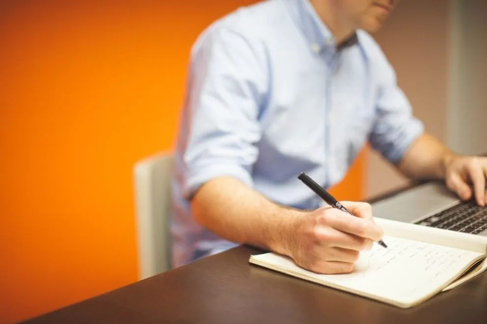 Los signos con un próspero futuro laboral en 2024, según la IA