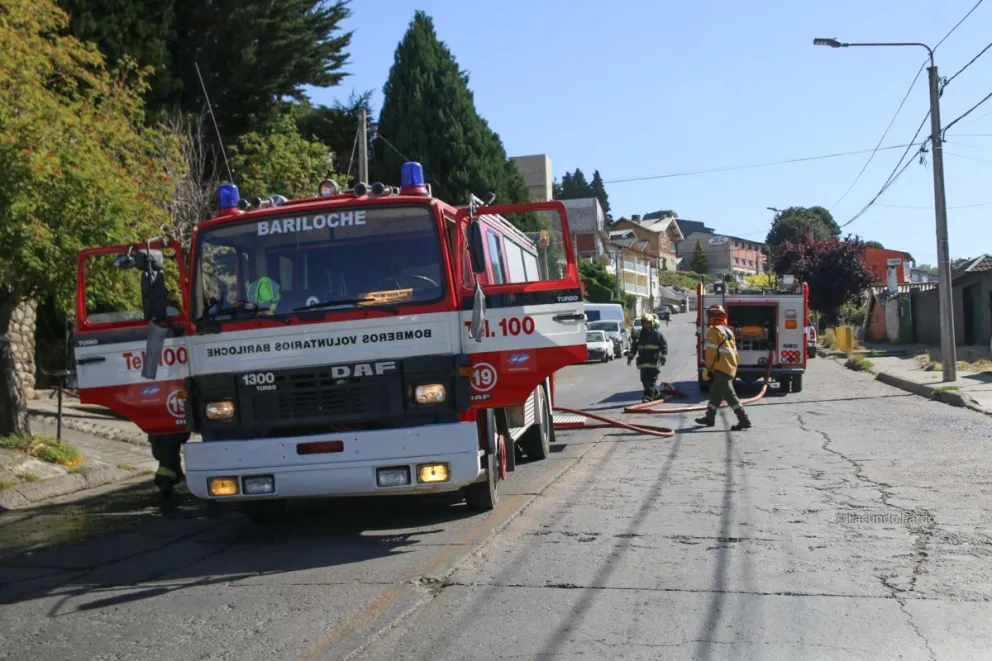 Bomberos Voluntarios lograron controlar un incendio en la calle Segundo Sombra 