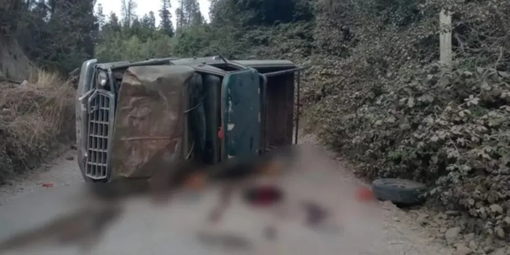 El Bolsón: camioneta sin frenos volcó y su conductor murió aplastado por el vehículo