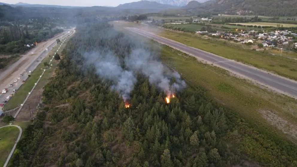Susto y bronca por nuevo incendio en el aeródromo de El Bolsón