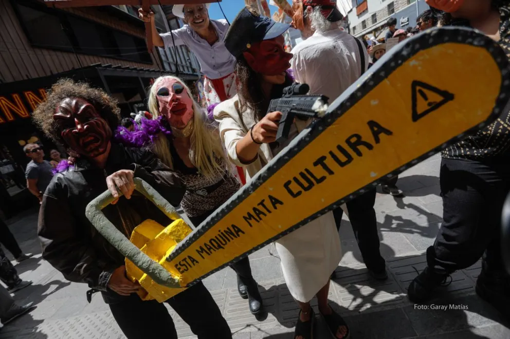 En el marco del debate de la Ley Ómnibus en el Congreso, el Frente Cultural Bariloche vuelve a manifestarse
