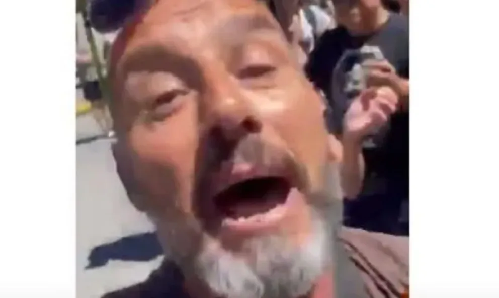 Tensión en la marcha del 24E por un hombre que increpó e insultó a los manifestantes