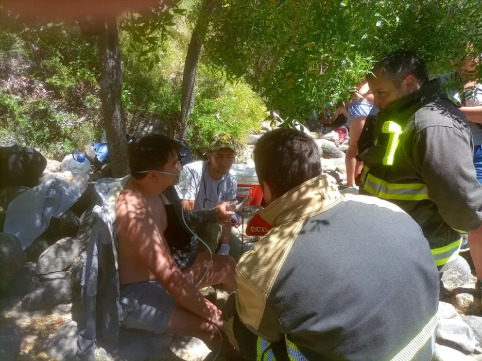 Se lo llevó el río, sufrió golpes y terminó con hipotermia
