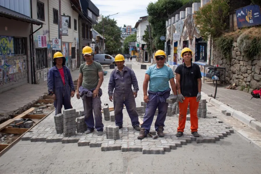 Avanza a buen ritmo la repavimentación de calle Juramento
