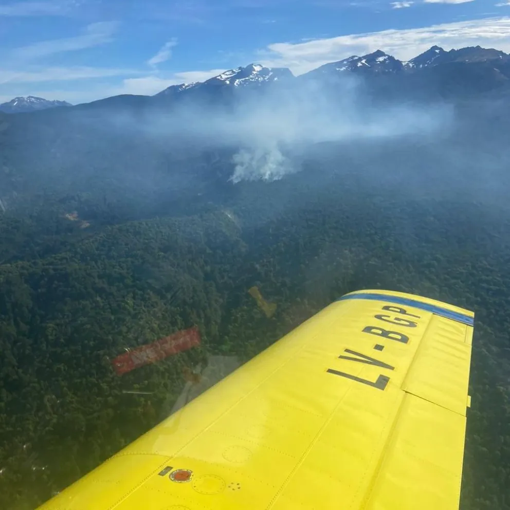 El fuego ya consumió más de 500 hectáreas en el Parque Nacional Los Alerces
