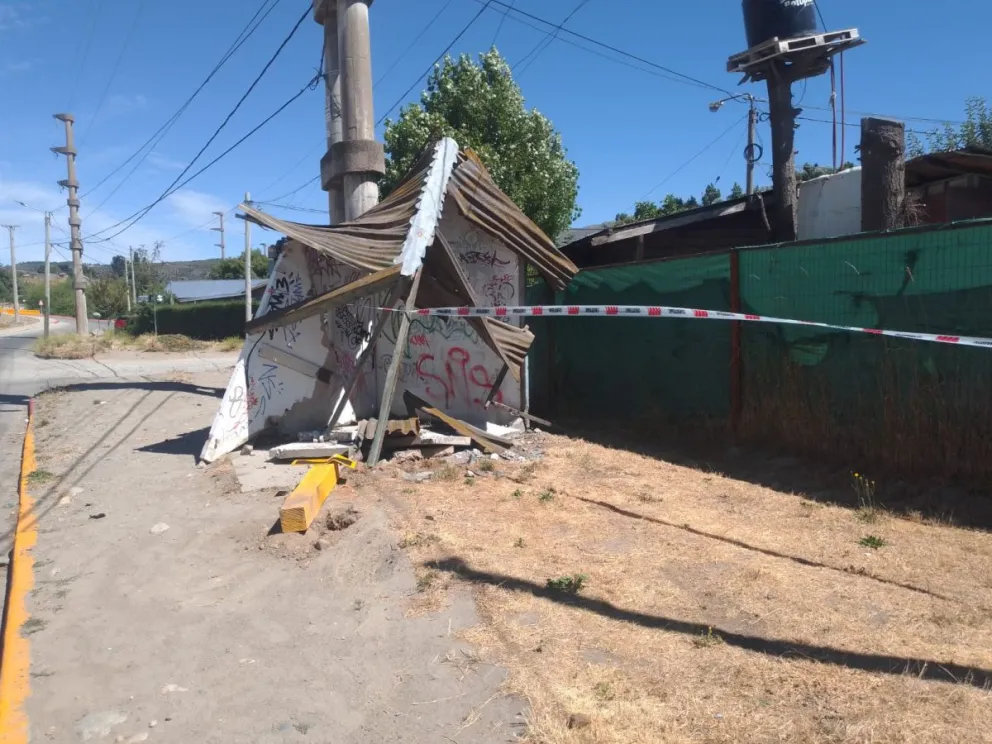 La garita del barrio San Franciso I "pende de un hilo" y genera preocupación en los vecinos