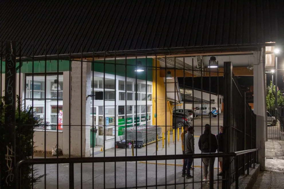 El empleado de seguridad del supermercado tendría antecedentes por robo