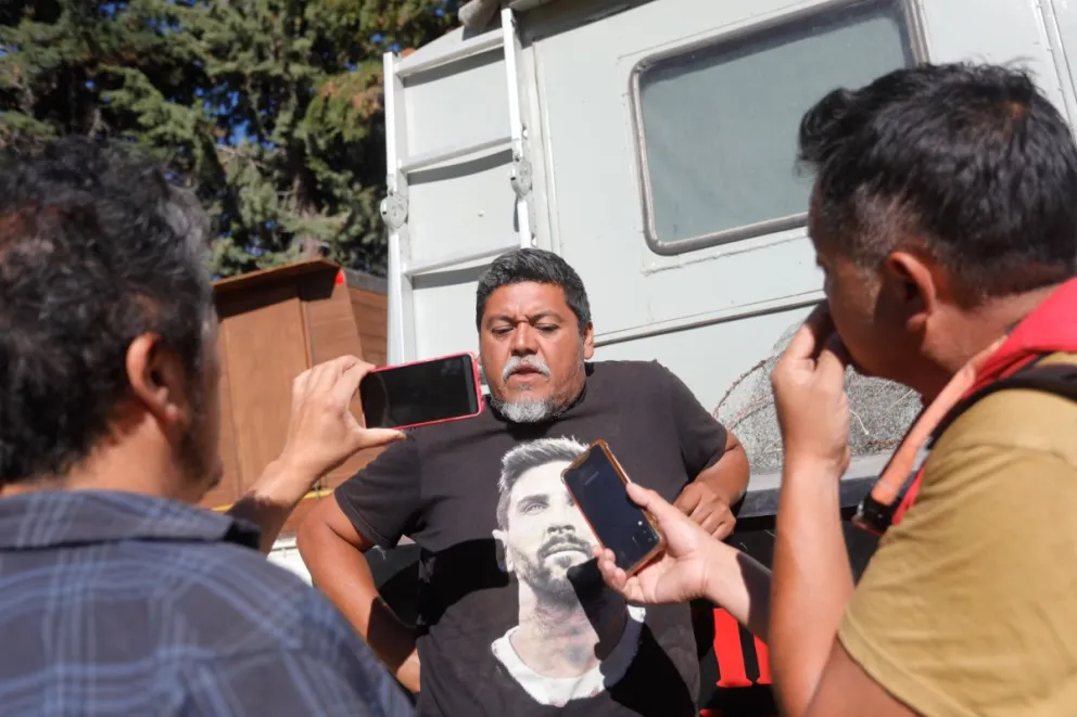 Tensa situación entre dueño de motorhome y personal municipal