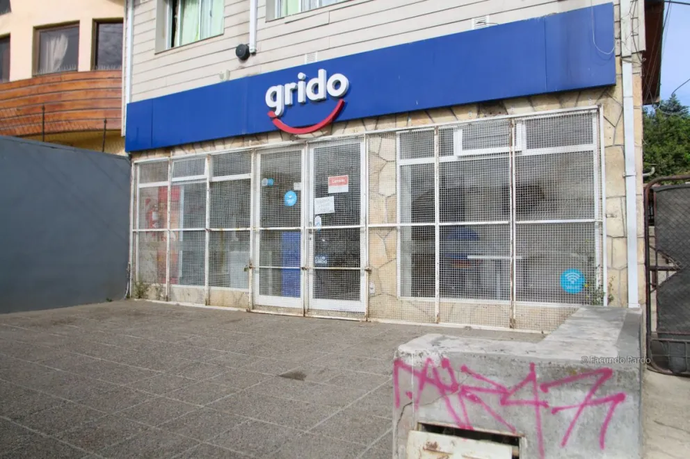 Un delincuente armado se llevó la recaudación de una heladería