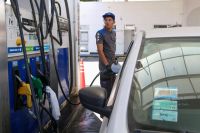 Nación postergó el aumento del impuesto a los combustibles pero en Bariloche aumentaron igual