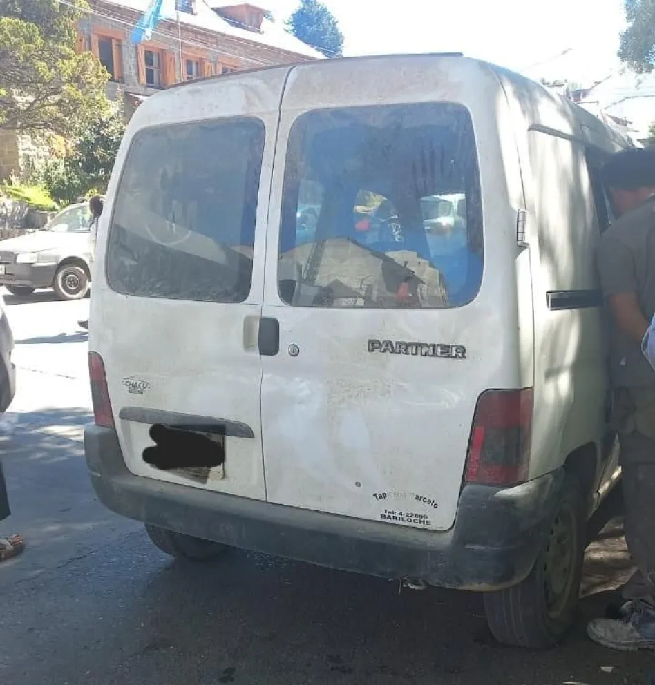 A bordo de un vehículo robado realizaban delivery de estupefacientes: dos detenidos