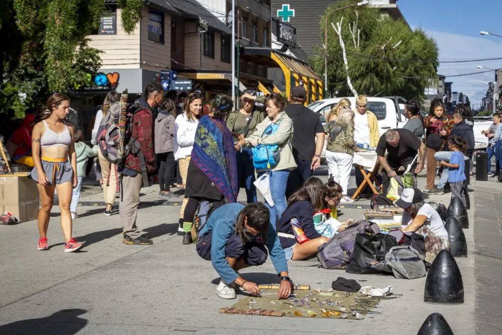 Feriantes denuncian que Municipio y Policía los desalojaron y secuestraron sus productos 