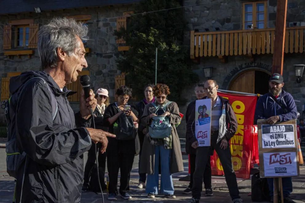 En Bariloche también se manifiestan contra la sanción en Diputados y la represión en el Congreso