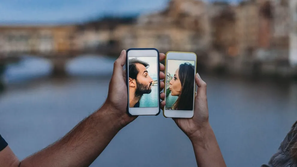 Consejos para mantener una relación a distancia según tu signo del zodiaco