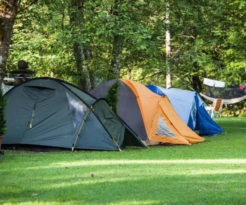 Buscan dar con un matrimonio que estaría acampando y cuya hija sufrió un accidente