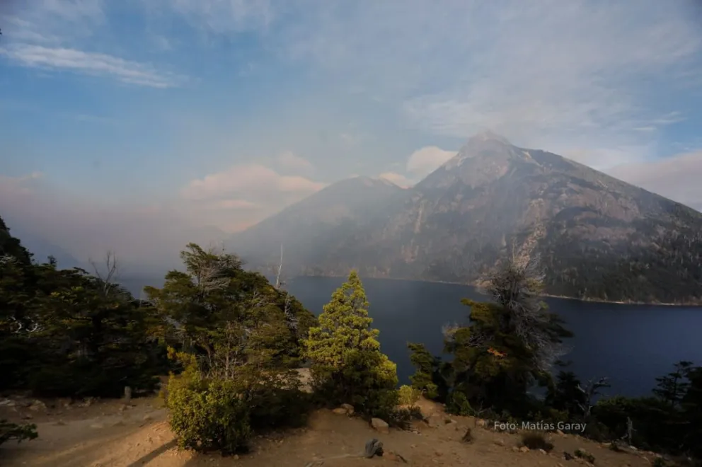 La provincia de Río Negro monitorea la situación del incendio y pone todo a disposición 