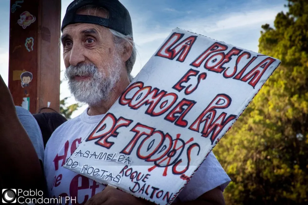 Asamblea de Poetas fustigó “la complicidad vergonzosa de sus bancas”