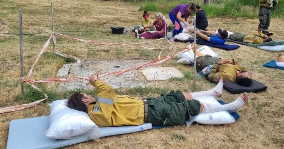 Manos voluntarias que curan las heridas de los brigadistas