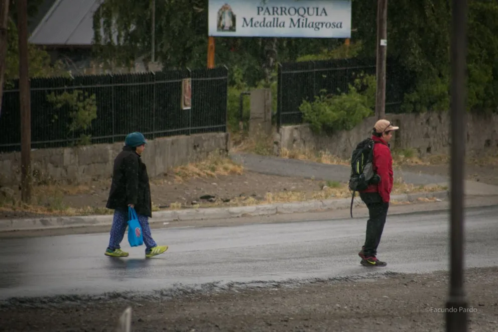 Llueve intensamente en Bariloche y esto podría ayudar al combate del incendio en Brazo Tristeza 