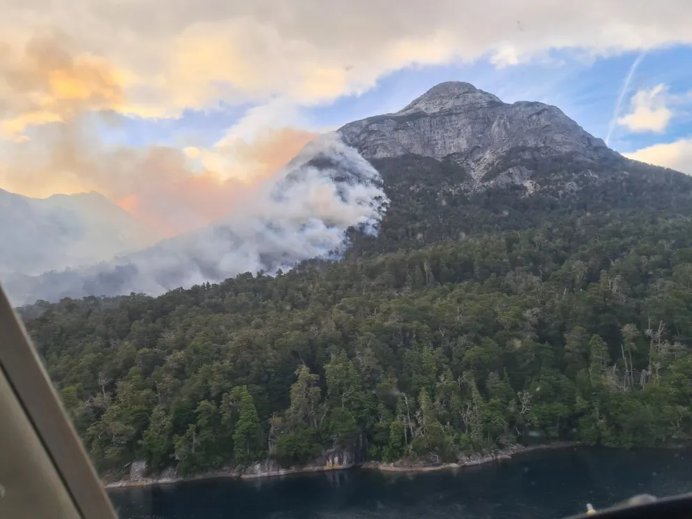 Continúa el fuego en Brazo Tristeza y así fue el segundo día del combate del fuego 