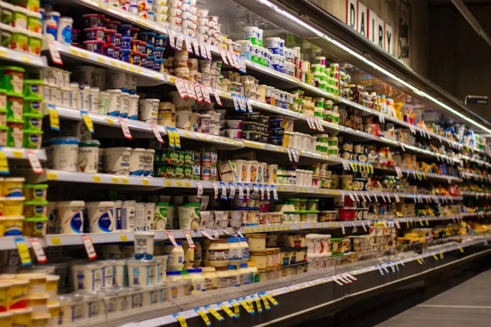 ¿Qué cuidados hay que tener para comprar y consumir alimentos en verano?