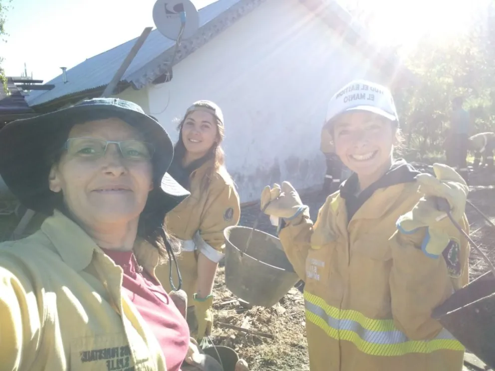 Mientras combaten múltiples focos ígneos, cuadrillas del SPLIF realizan trabajos preventivos 