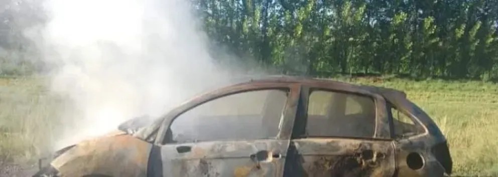 Un Citroën C3 ardió en llamas en plena Ruta 22