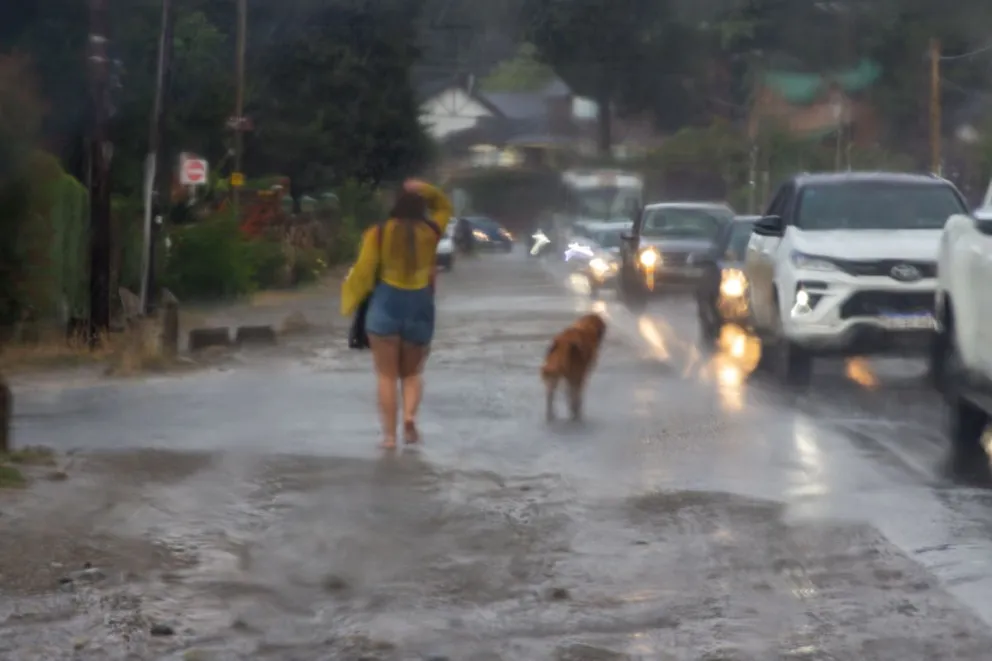 La lluvia con granizo se sintió en toda la zona de los kilómetros y generó complicaciones
