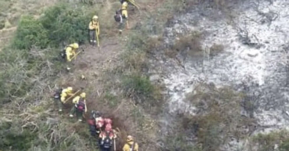 El fuego lleva consumidas 7856 hectáreas y sigue activo