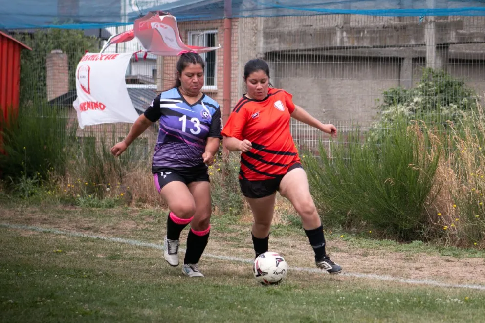 Las chicas siguen con un domingo a todo fútbol