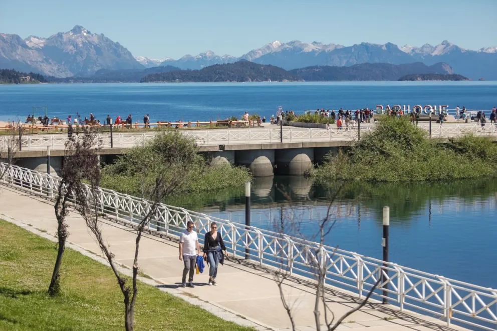 Así se vive el lunes feriado en las calles de Bariloche 