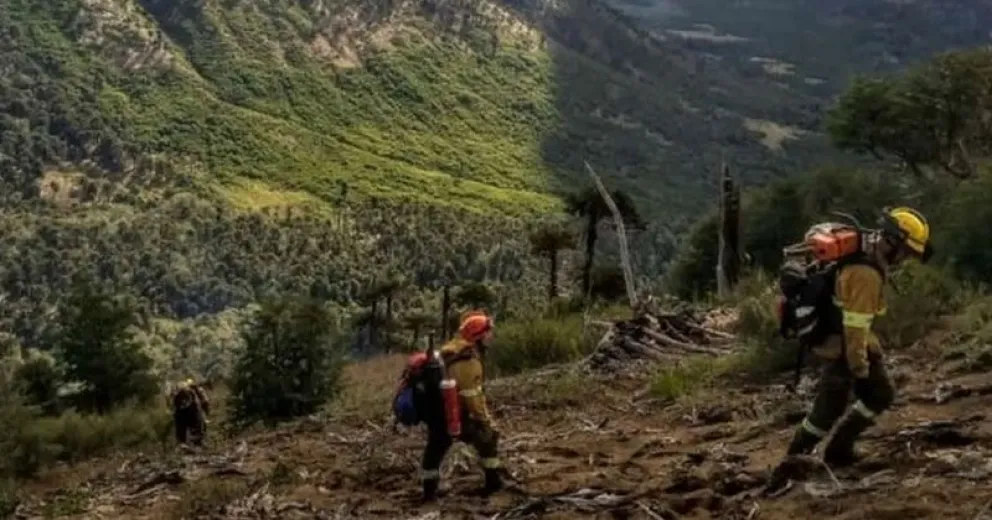 La tormenta dejó fuego que aún no se apaga