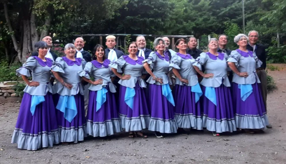 Adultos mayores llevaron las danzas folklóricas a Chile