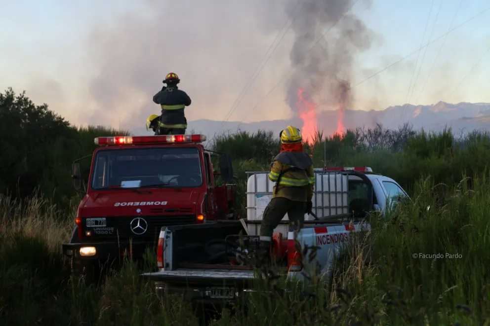 Lograron contener los focos de incendio en la zona de Esandi