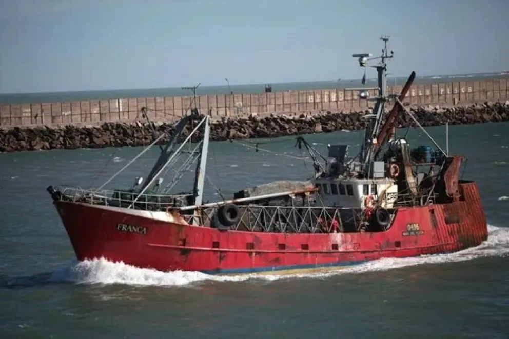 Chocaron dos barcos: la tripulación ilesa