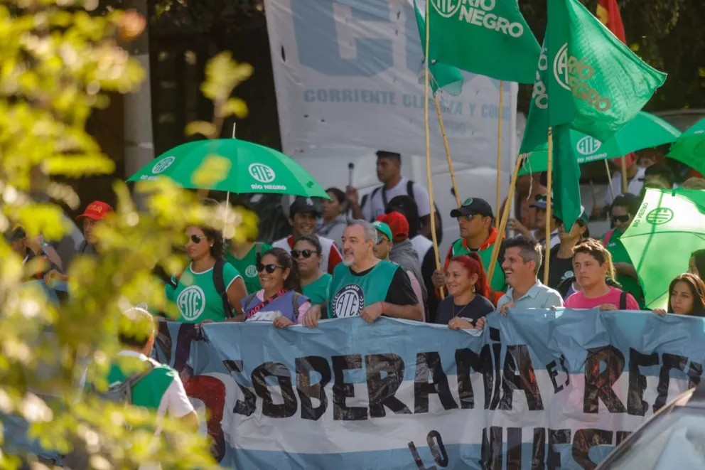 Aguiar: "No permitiremos que un inglés nos diga quién puede pasar y quién no" 