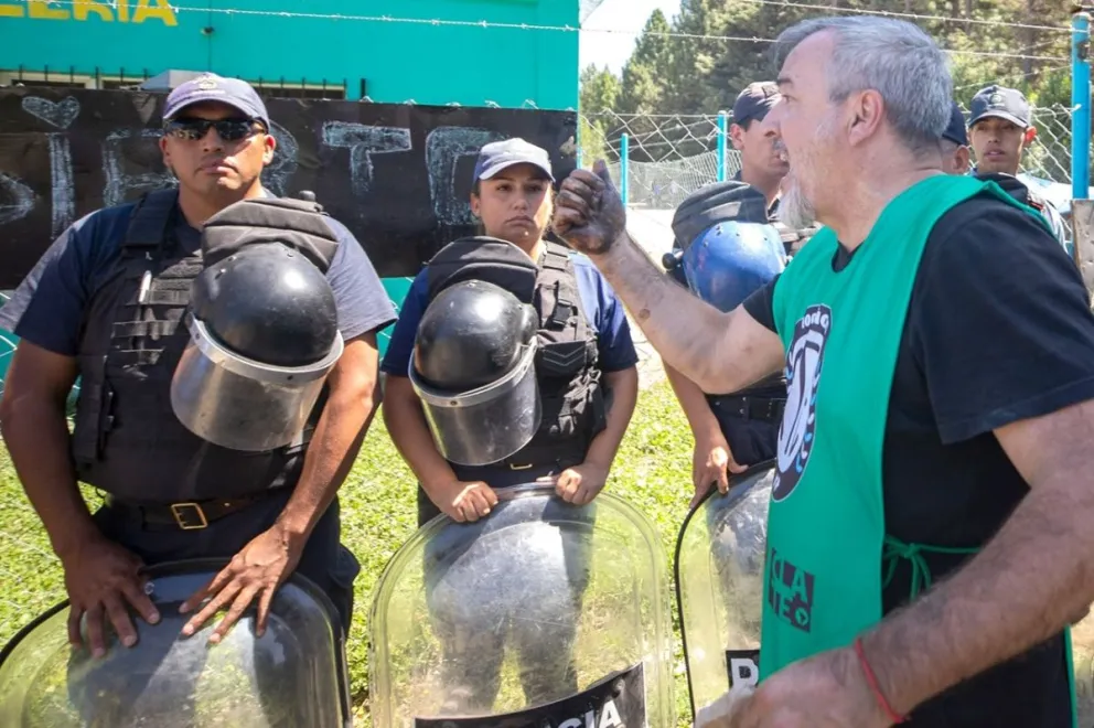 ¿Qué les dijo Aguiar a los policías que custodiaron el ingreso al camino de Tacuifí?