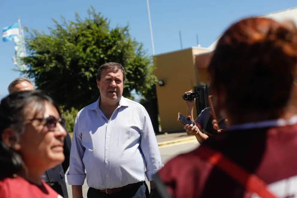 Weretilneck: "Con el objetivo de reducir costos, nos quieren llevar a todos por delante"