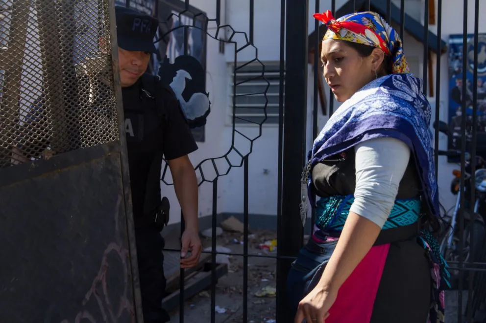 Betiana Colhuan: la detención de Santana, el susto de sus hijos y la labor como artesana para poder subsistir