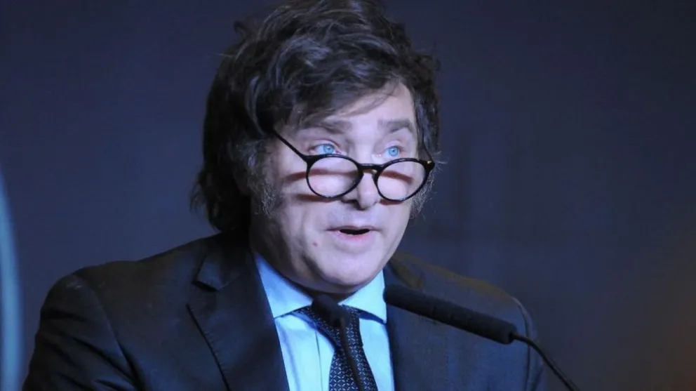 La imagen positiva de Milei bajó 10 puntos en dos meses