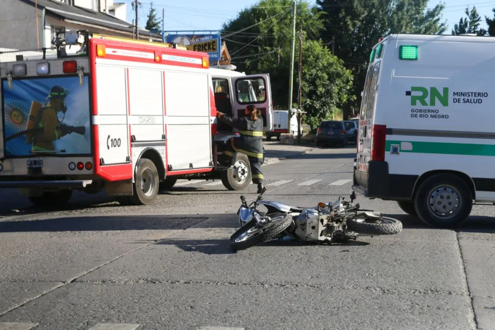 De manera cotidiana suceden accidentes que involucran a motociclistas. Fotos de Facundo Pardo.
