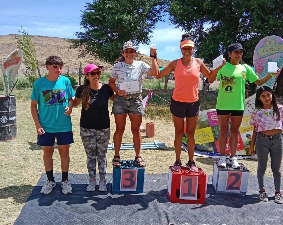 Atletas barilochenses se lucieron en Jacobacci