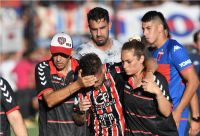 Por un “botellazo” a un jugador de Chacarita, se suspendió el duelo ante Tigre