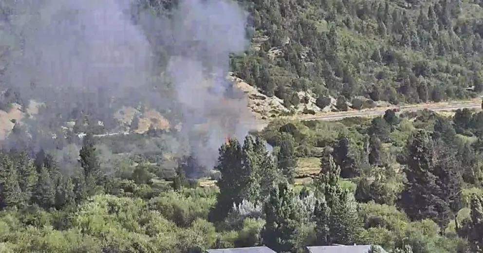 Incendio en Circunvalación: habría sido intencional y trabajaron en dos focos