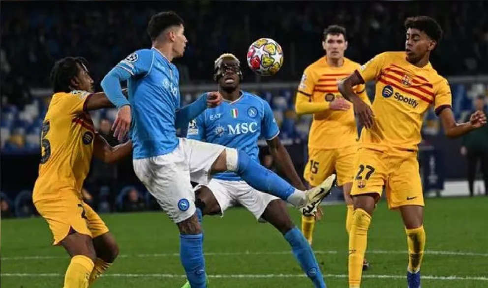 Barcelona consiguió un empate en su visita a Napoli