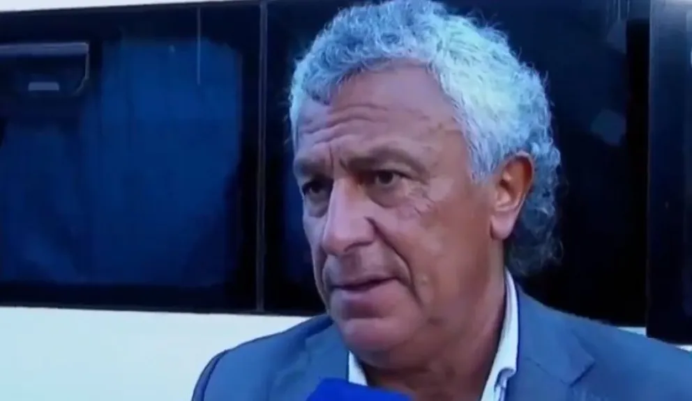 Néstor Gorosito dijo que el jugador de Chacarita “cabeceó la botella”