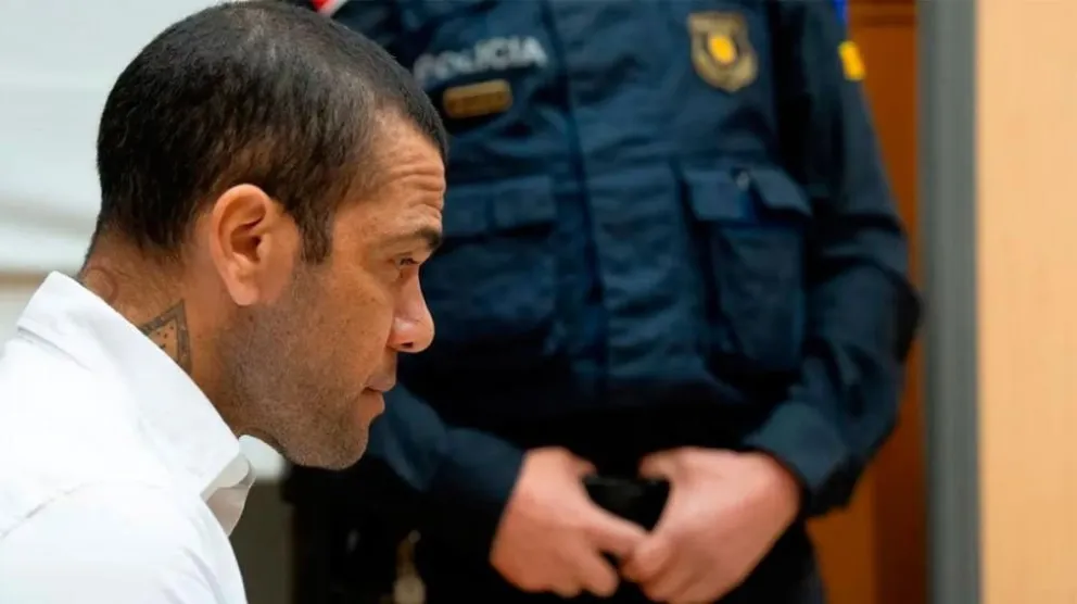 Daniel Alves fue condenado a cuatro años y medio de prisión por abuso sexual