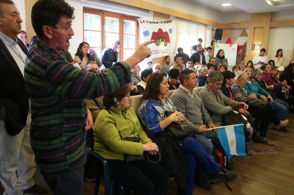 Calfuquir contra concejales opositores: son "ñoquis”, "lacras" y “traidores”